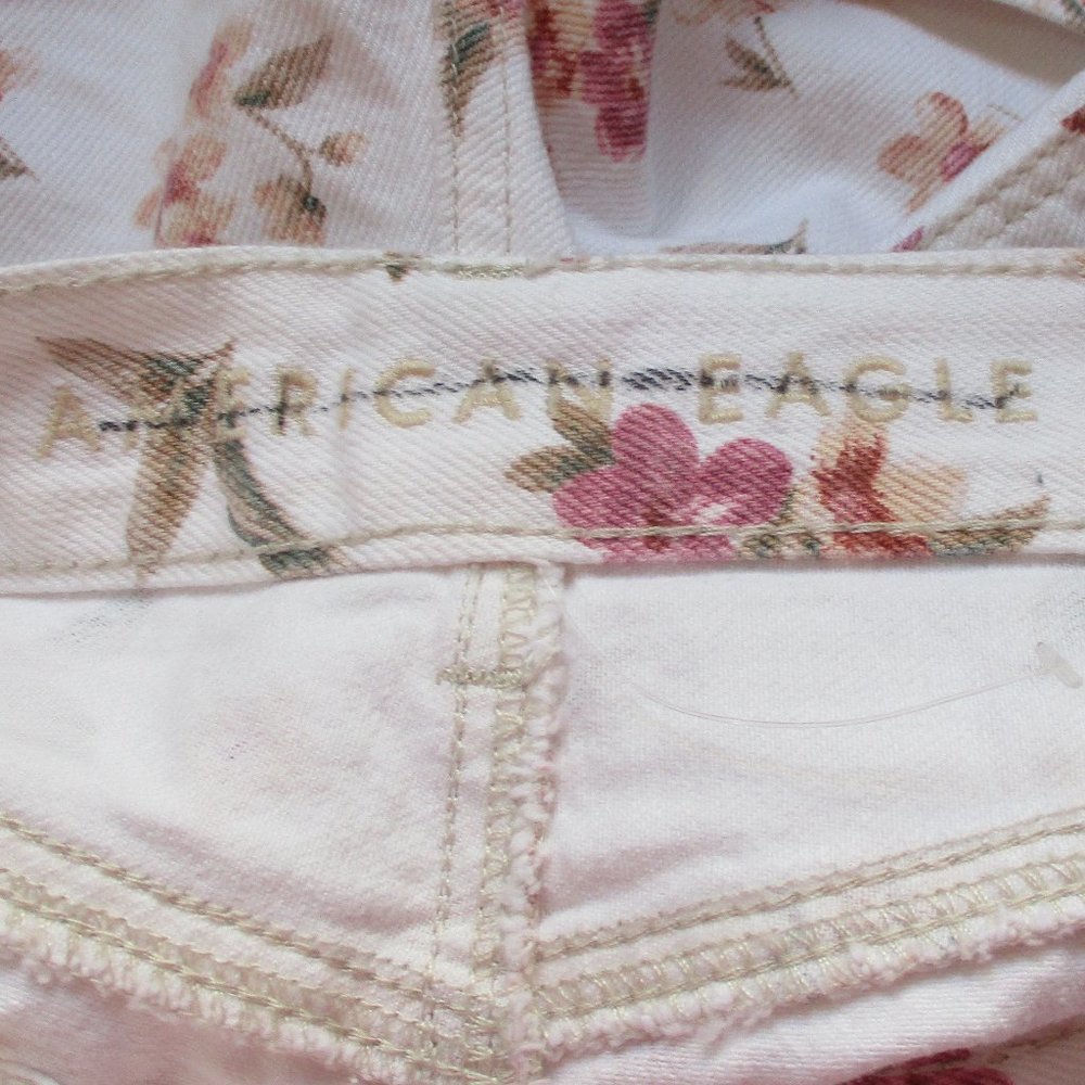 American Eagle Floral Print Denim Mom Shorts Size 4 - Picture 8 of 12